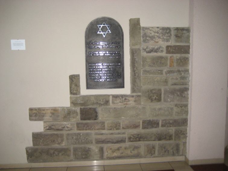 Steine der zerstörten Synagoge